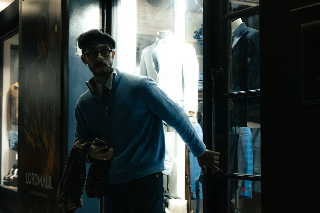 store detective observing